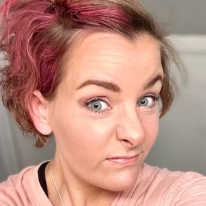 Meet your Posher, Dana